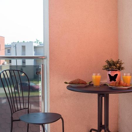 Sunny Home Near Bud With 2Br, Ac And Free Parking Vecsés Eksteriør billede
