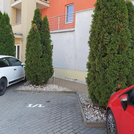 Sunny Home Near Bud With 2Br, Ac And Free Parking Vecsés Eksteriør billede