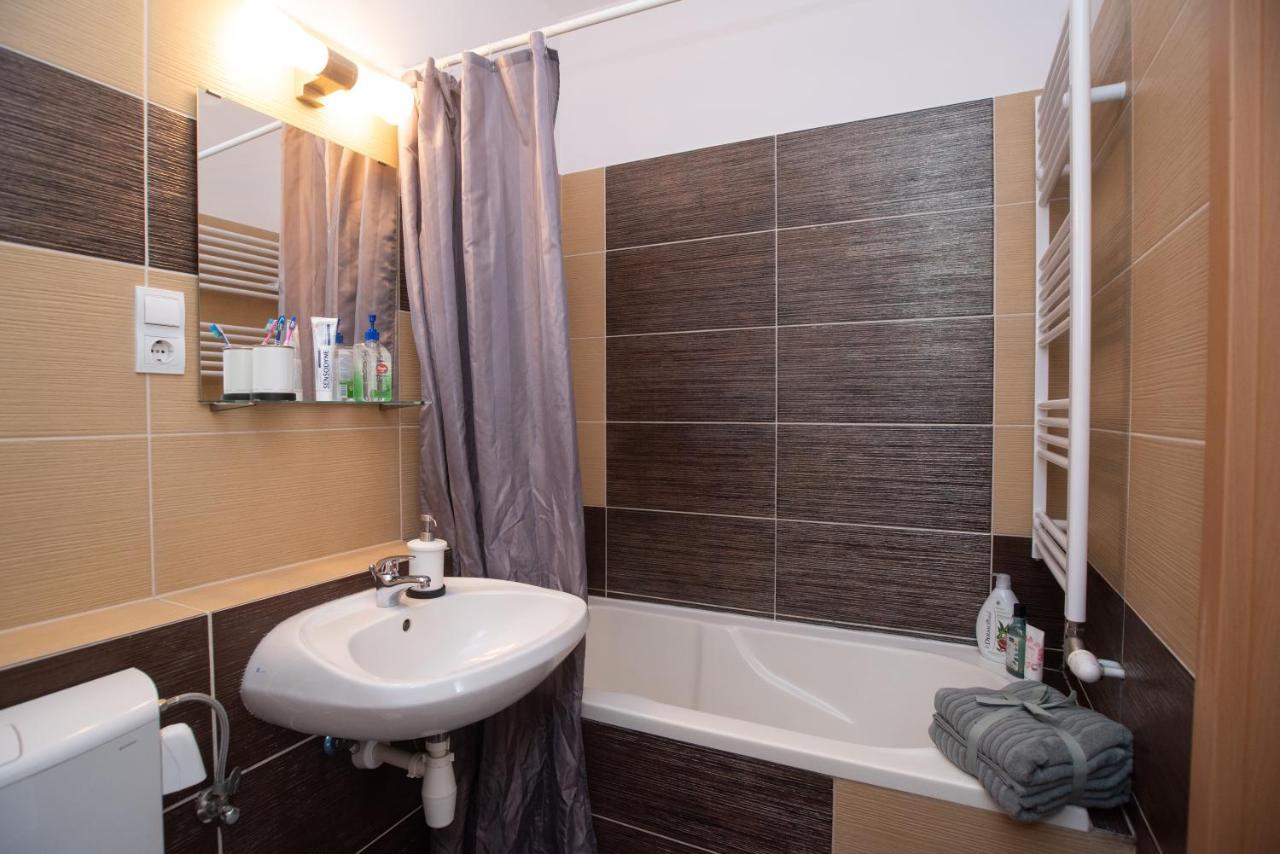 Sunny Home Near Bud With 2Br, Ac And Free Parking Vecsés Eksteriør billede
