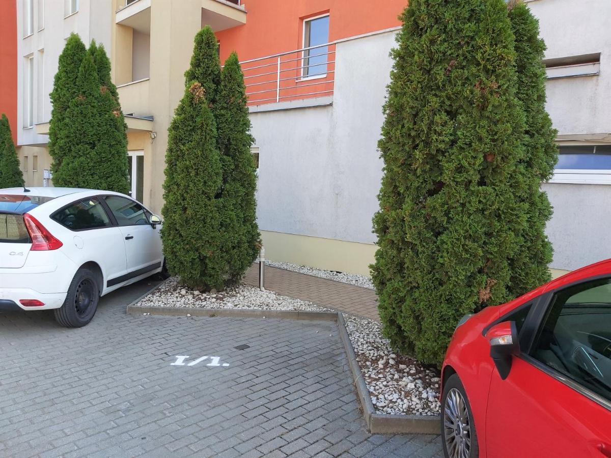 Sunny Home Near Bud With 2Br, Ac And Free Parking Vecsés Eksteriør billede